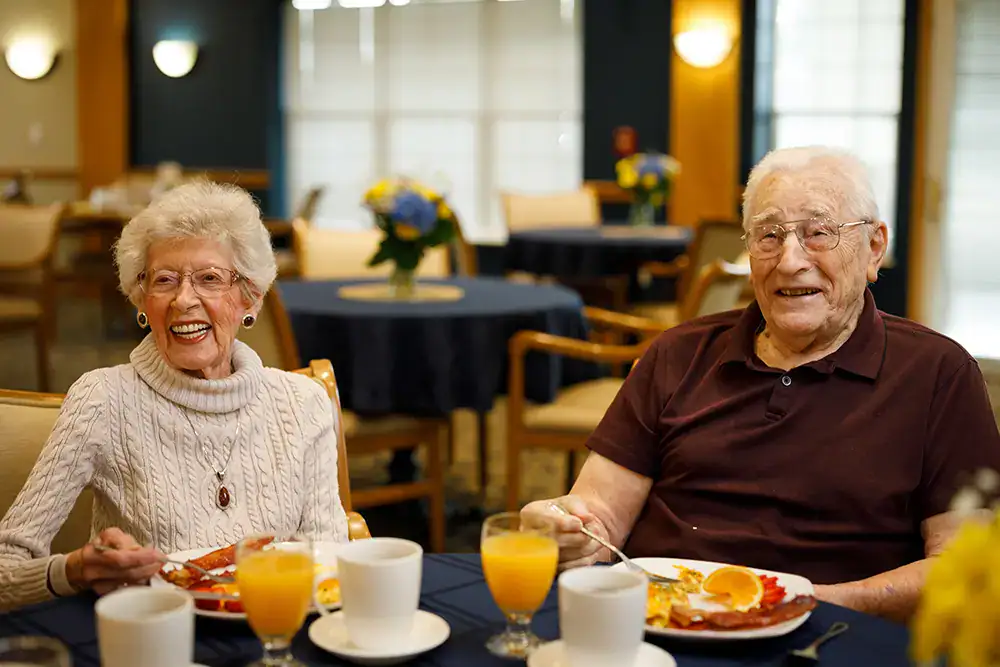 A couple chatting and eating breakfast